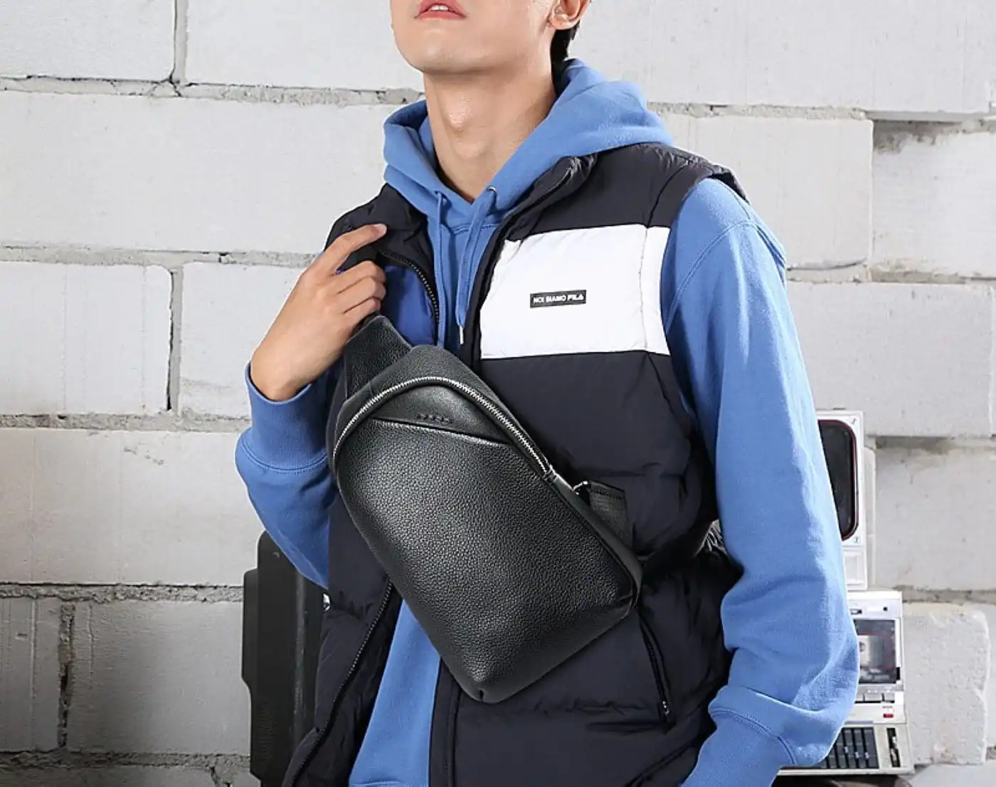 Δερμάτινο τσαντάκι crossbody Bopai 11-122901 μαύρο Δερμάτινο τσαντάκι crossbody Bopai 11-122901 μαύρο