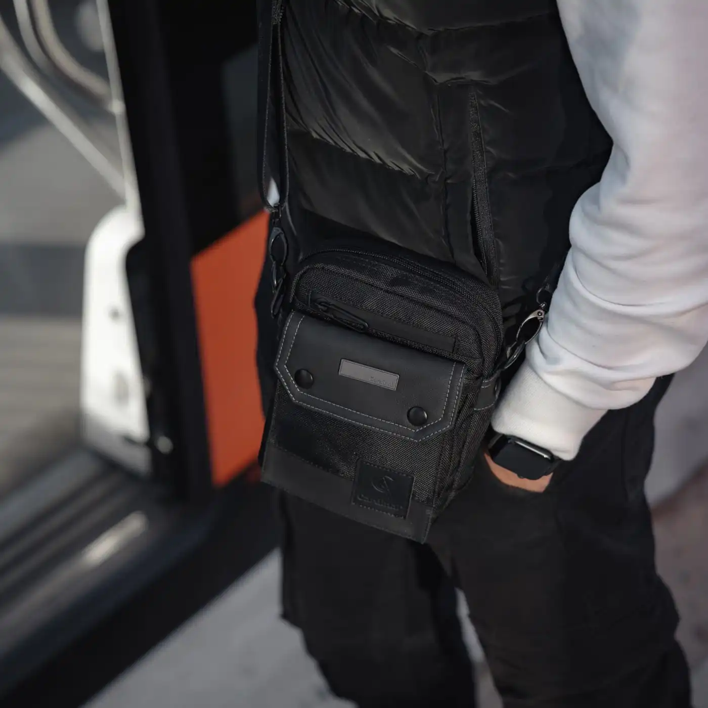 Τσαντάκι ώμου Cardinal 122 μαύρο