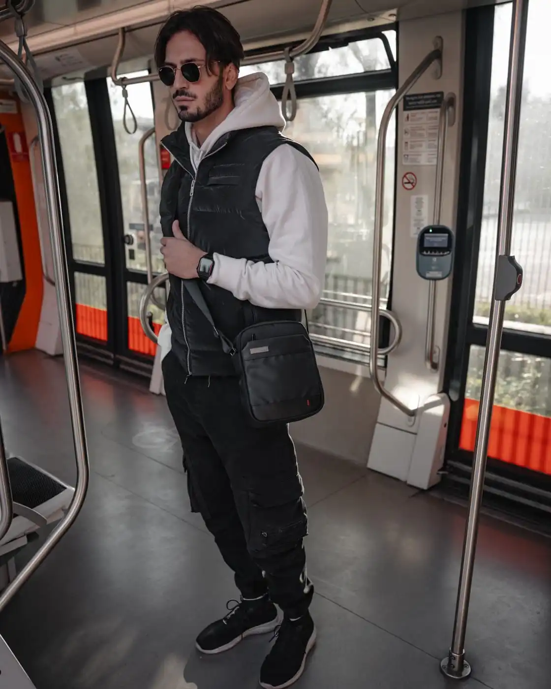 Τσαντάκι ώμου Cardinal 124 μαύρο Τσαντάκι ώμου Cardinal 124 μαύρο