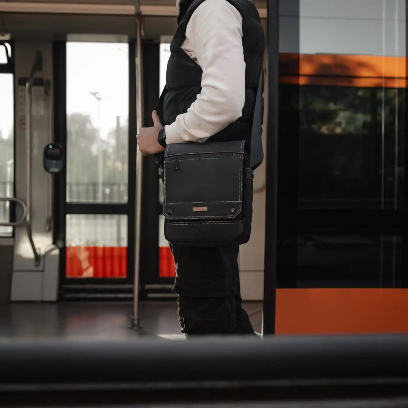 Τσαντάκι ώμου Cardinal 127 μαύρο Τσαντάκι ώμου Cardinal 127 μαύρο