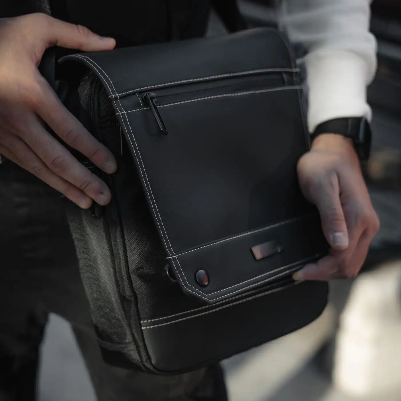 Τσαντάκι ώμου Cardinal 127 μαύρο