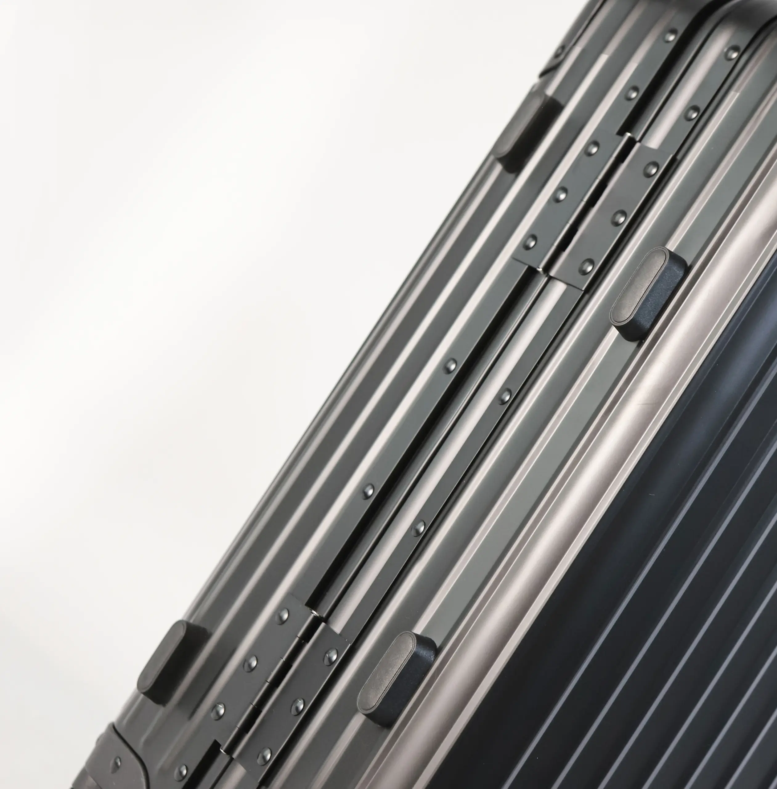 Βαλίτσα καμπίνας Αλουμινίου Newcom N1526/50 Μαύρο