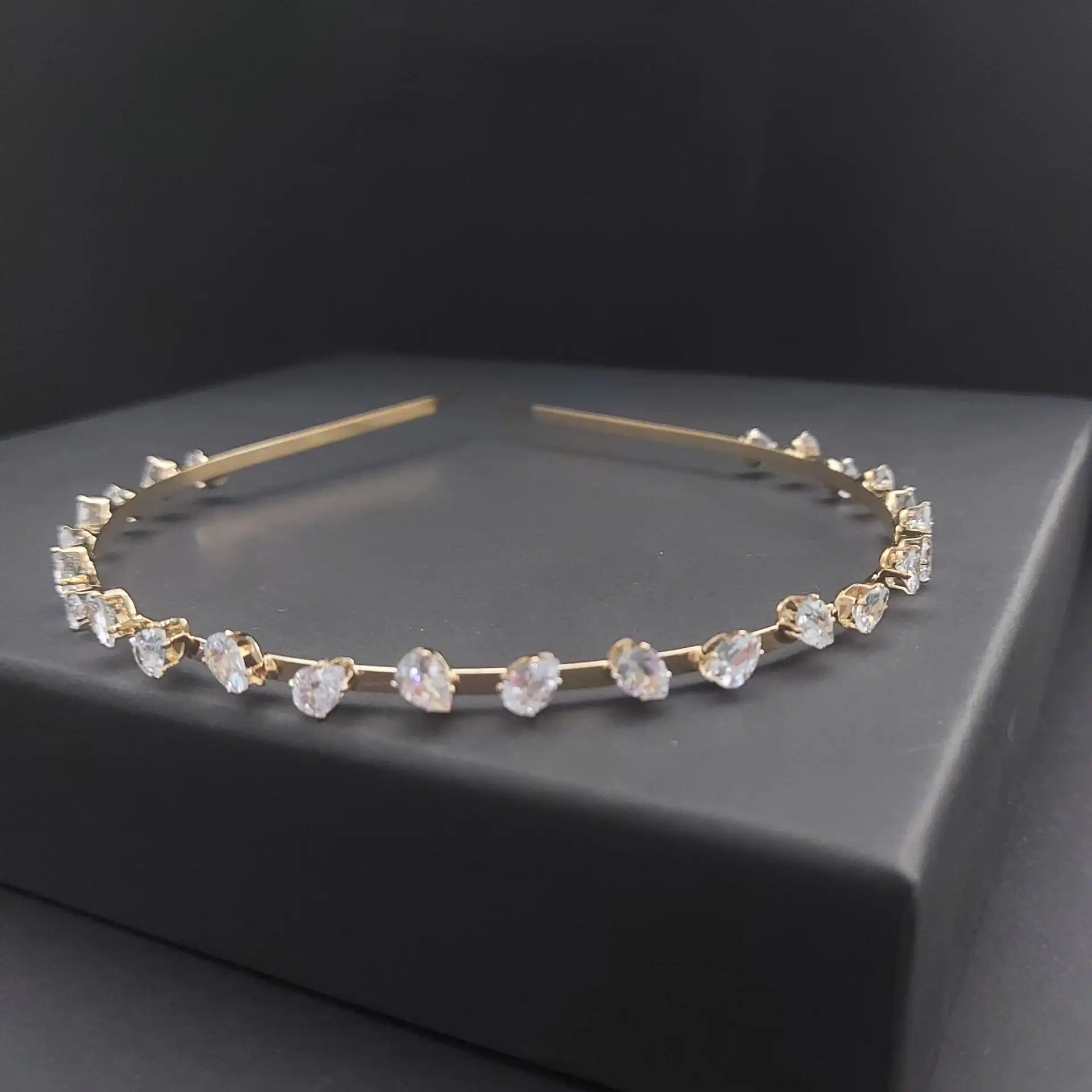 Νυφική στέκα μαλλιών Zircon