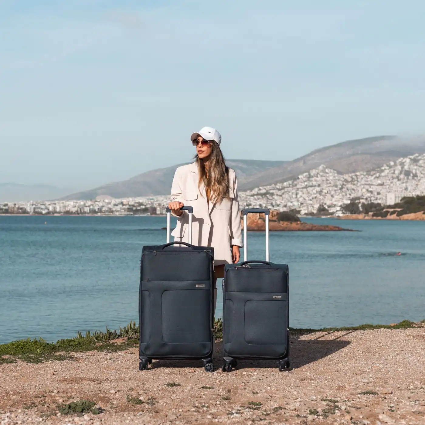 Βαλίτσα trolley Cardinal μεσαία μεγάλη 3800 60/70cm σκούρο μπλέ