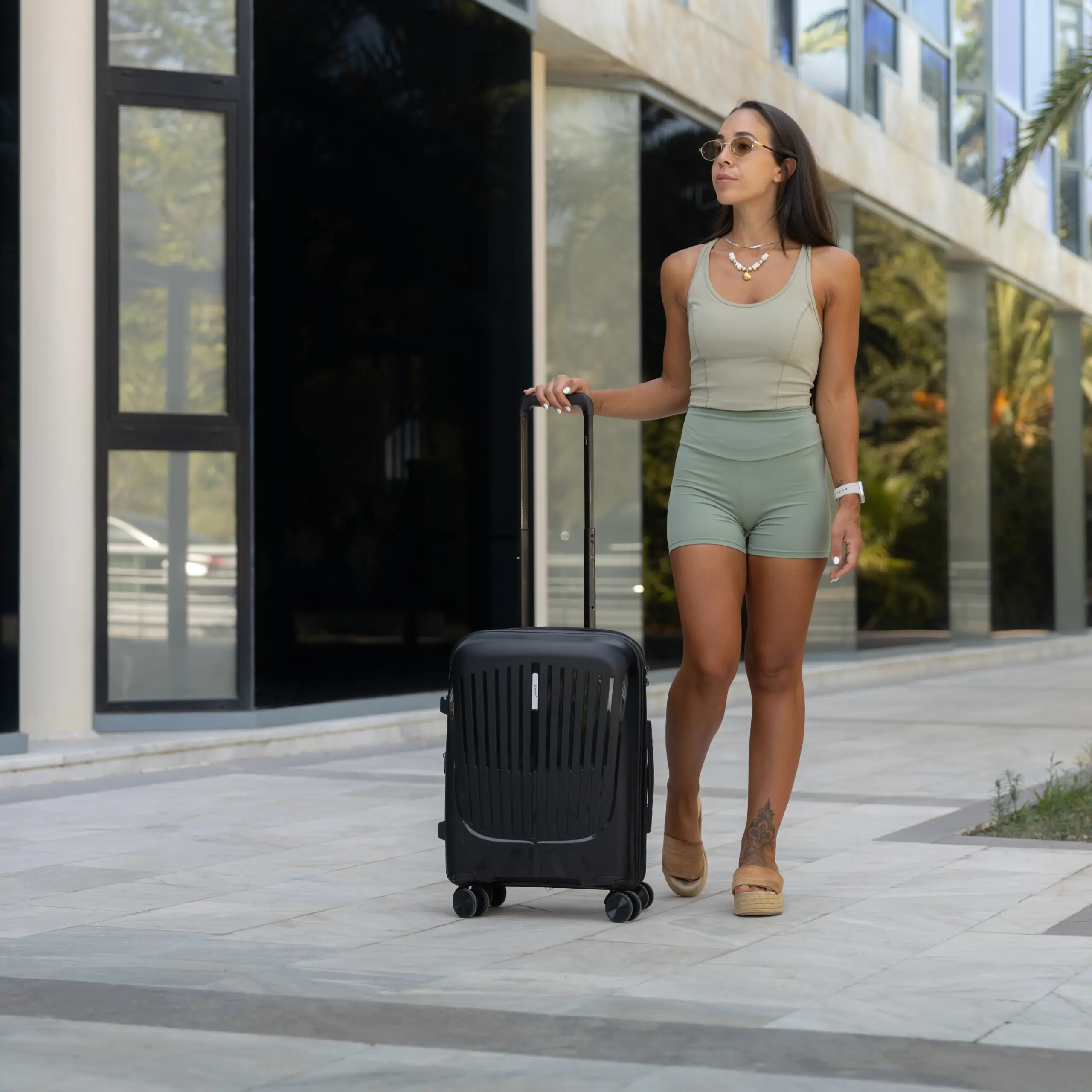 Βαλίτσα καμπίνας με αποσπόμενα ροδάκια Cardinal 4005/55 μαύρο Βαλίτσα καμπίνας με αποσπόμενα ροδάκια Cardinal 4005/55 μαύρο