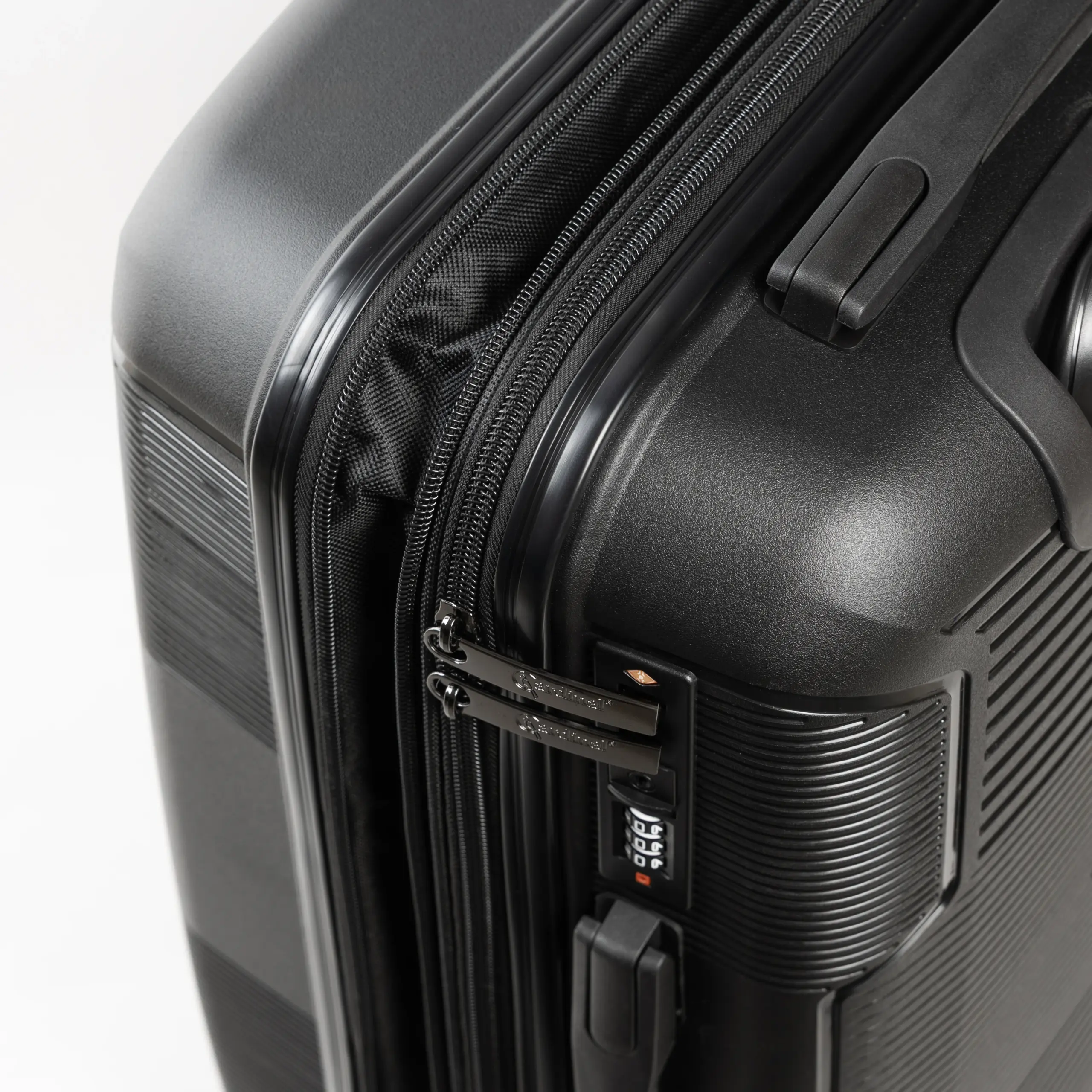 Βαλίτσα καμπίνας με αποσπόμενα ροδάκια Cardinal 4006/55 μαύρο