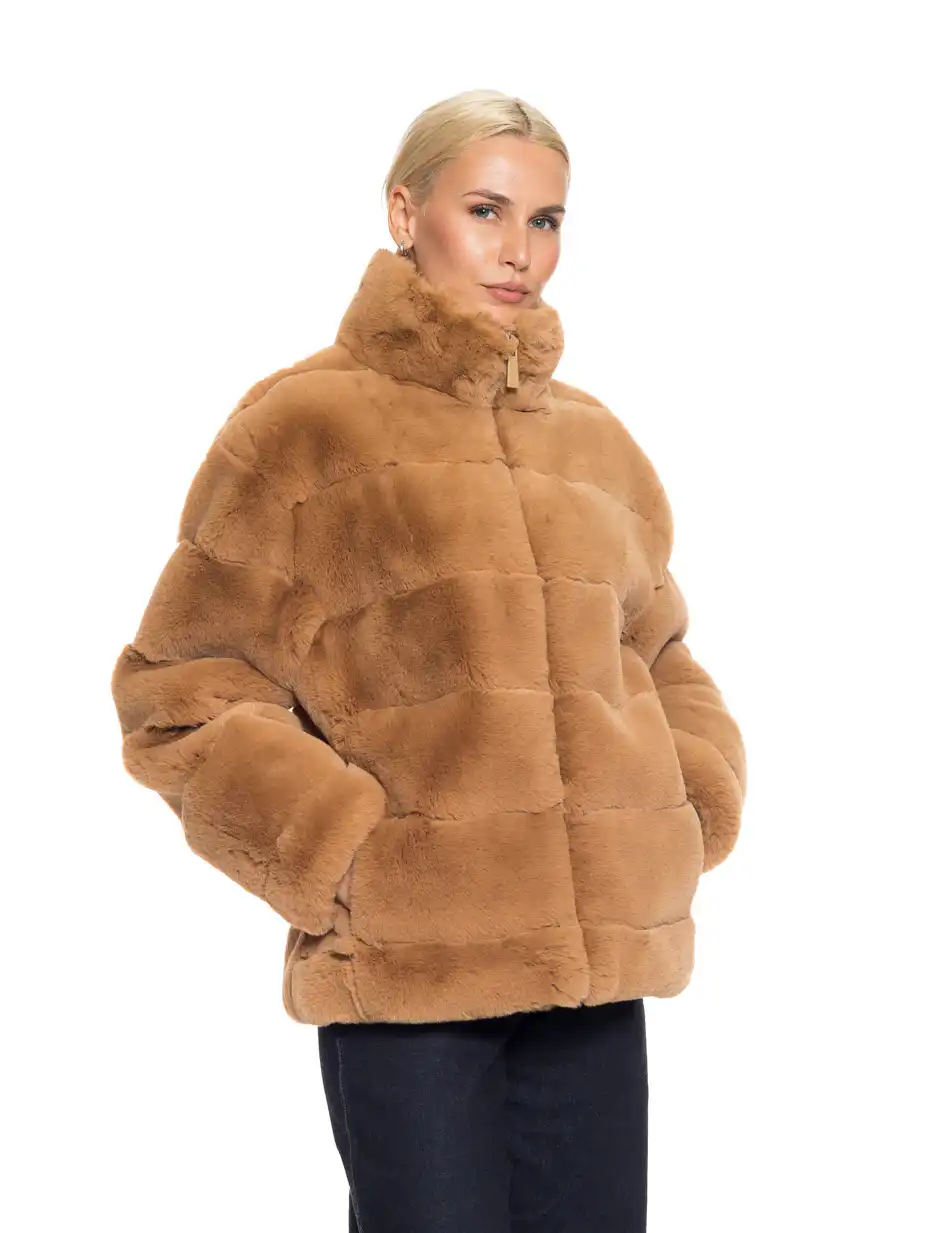 Biston fashion γυναικείο κοντό πανωφόρι από συνθετική γούνα 52-101-023 CAMEL