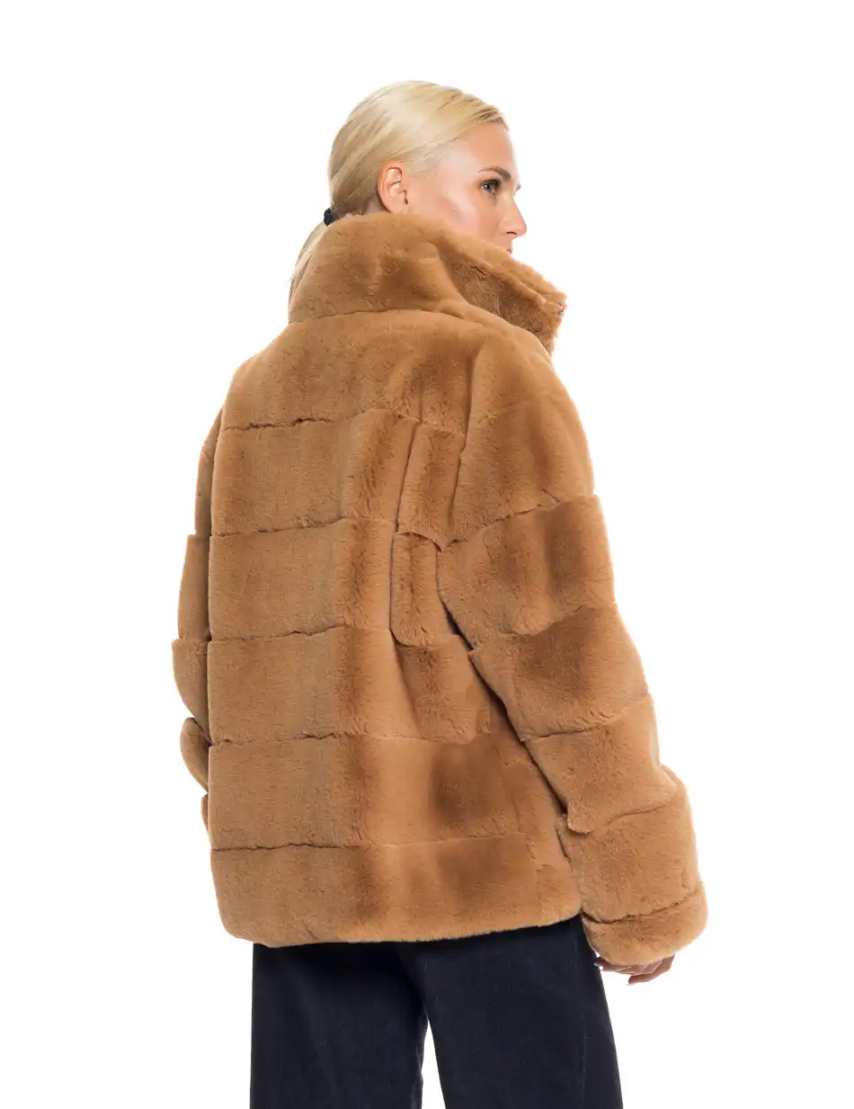 Biston fashion γυναικείο κοντό πανωφόρι από συνθετική γούνα 52-101-023 CAMEL