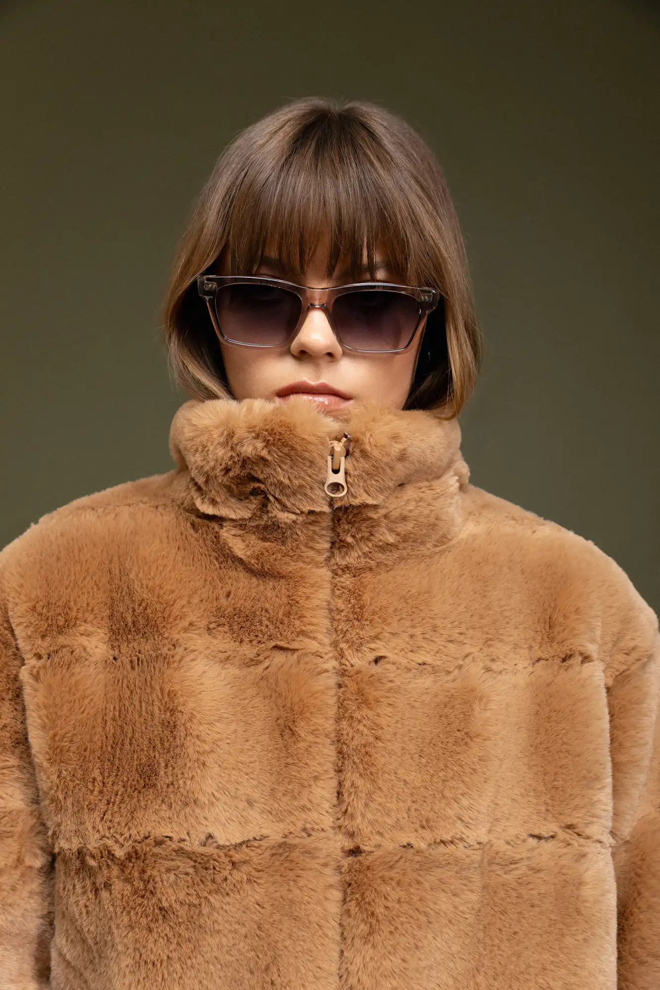 Biston fashion γυναικείο κοντό πανωφόρι από συνθετική γούνα 52-101-023 CAMEL