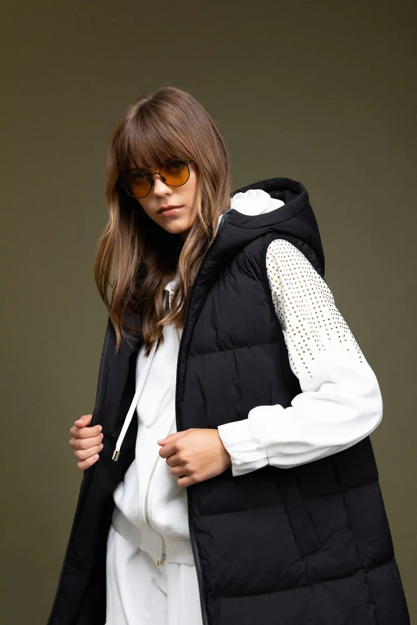 Biston fashion γυναικείο αμάνικο μπουφάν με ενσωματωμένη κουκούλα 52-102-004 BLACK