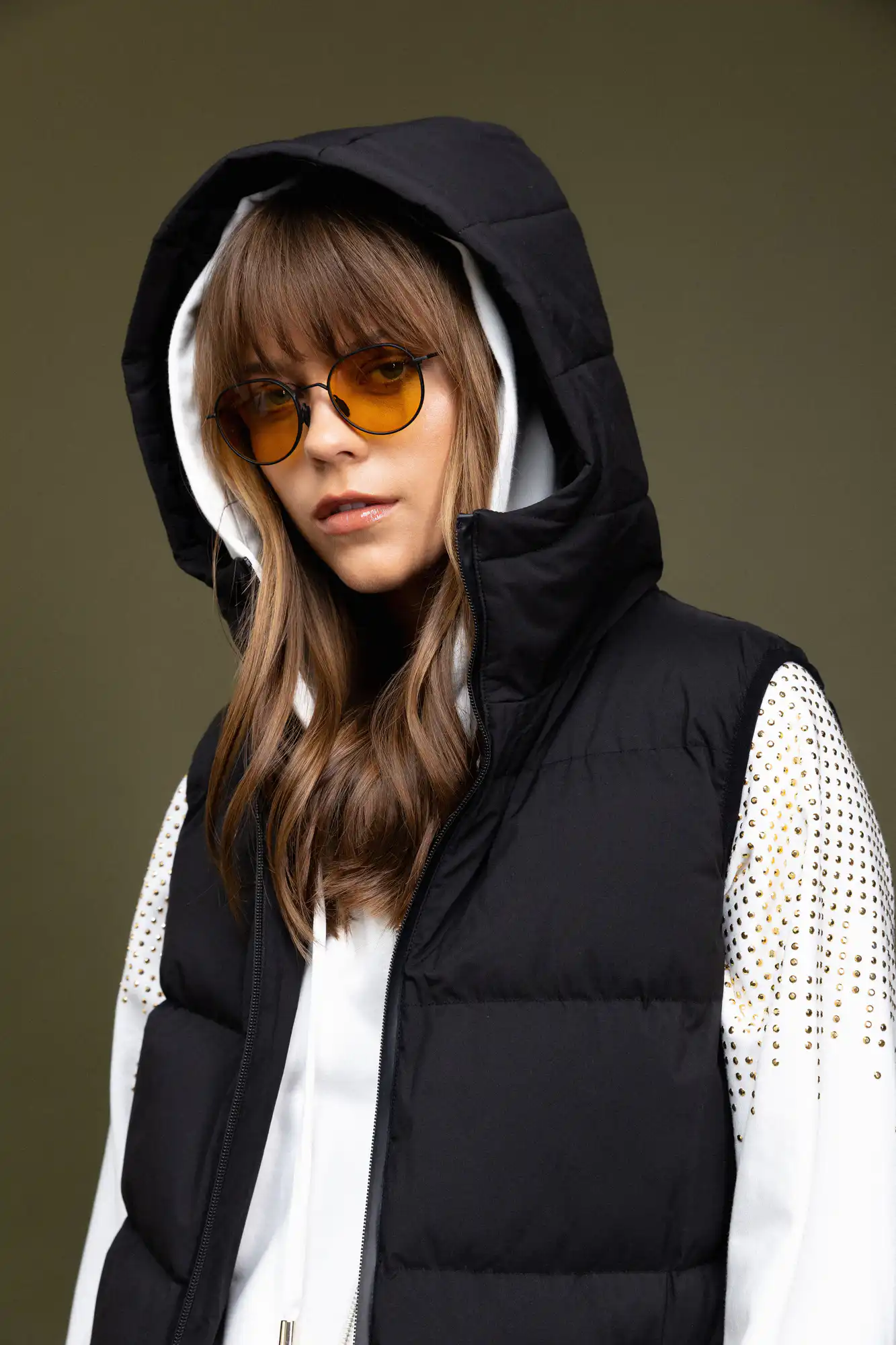 Biston fashion γυναικείο αμάνικο μπουφάν με ενσωματωμένη κουκούλα 52-102-004 BLACK