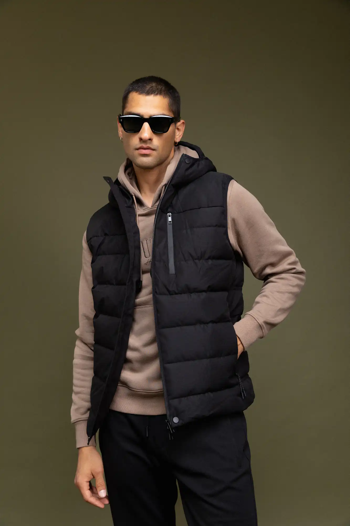 Βiston fashion ανδρικό αμάνικο μπουφάν με ενσωματωμένη κουκούλα 52-202-004 BLACK