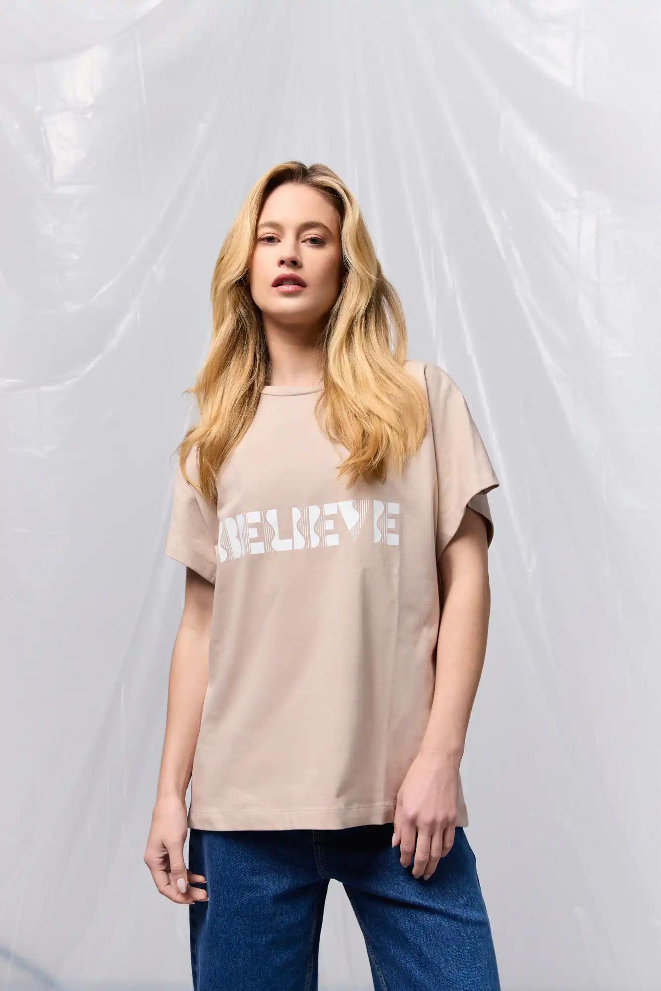 B' Γυναικείο μπλουζάκι με τύπωμα ''BELIEVE'' 53-106-005 BEIGE