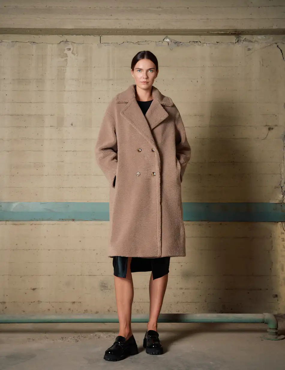 Biston Γυναικείο μακρύ παλτό από προβατάκι με γιακά 54-101-038 BEIGE