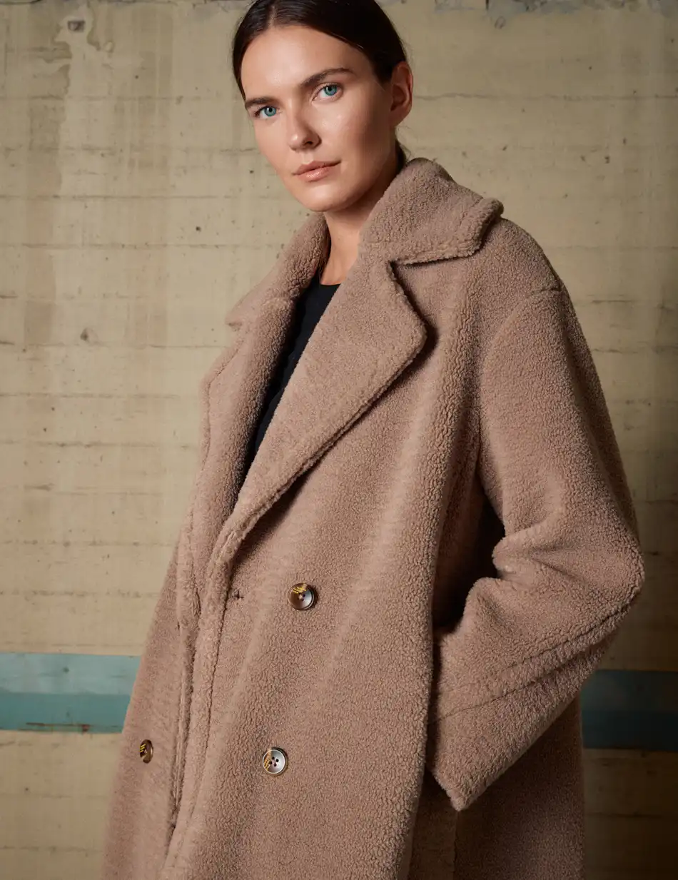 Biston Γυναικείο μακρύ παλτό από προβατάκι με γιακά 54-101-038 BEIGE