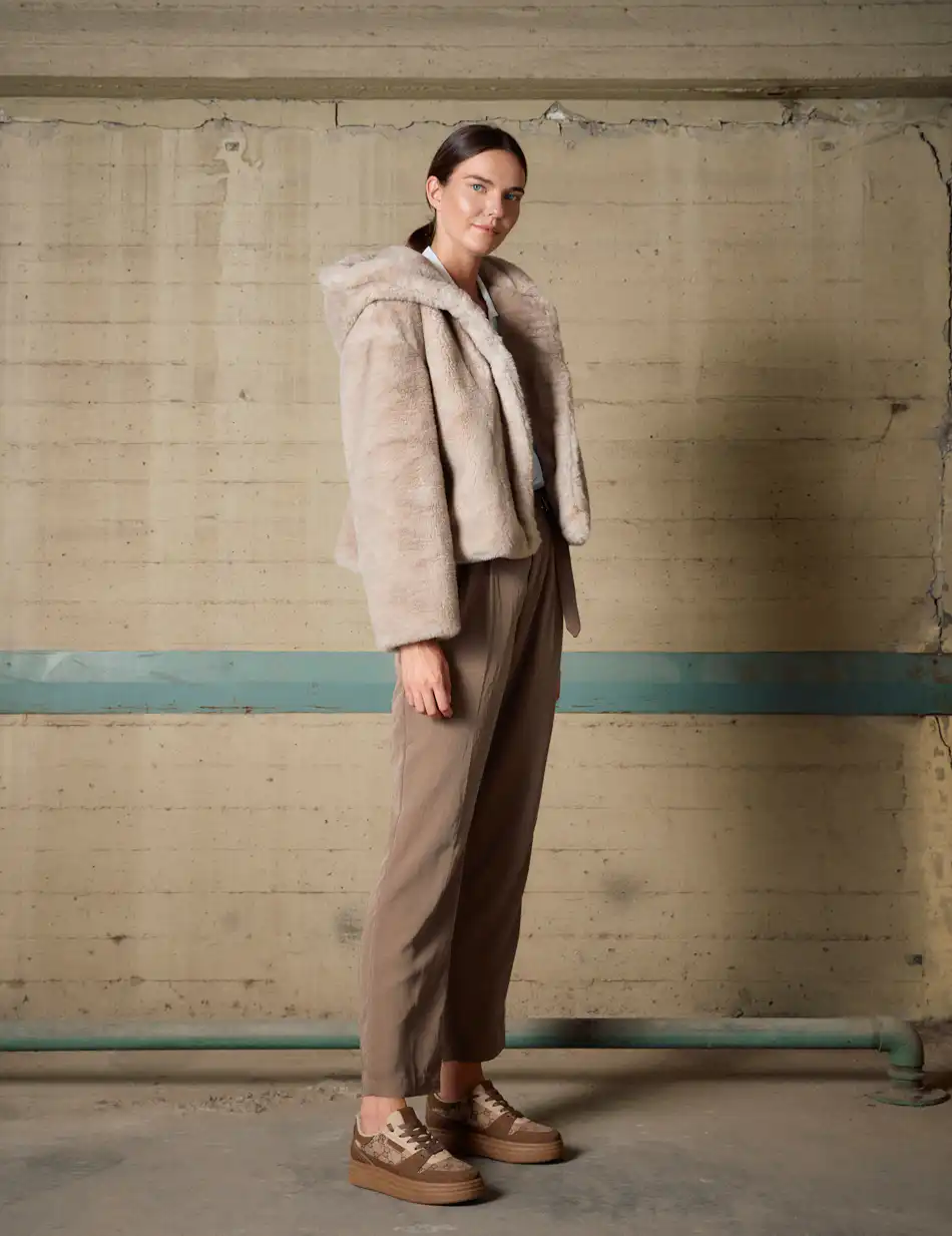 Biston Γυναικείο κοντό μπουφάν απο συνθετική γουνα 54-101-073 BEIGE