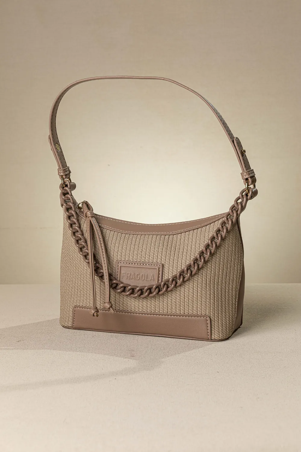 Τσαντάκι ώμου με βαμμένη αλυσίδα