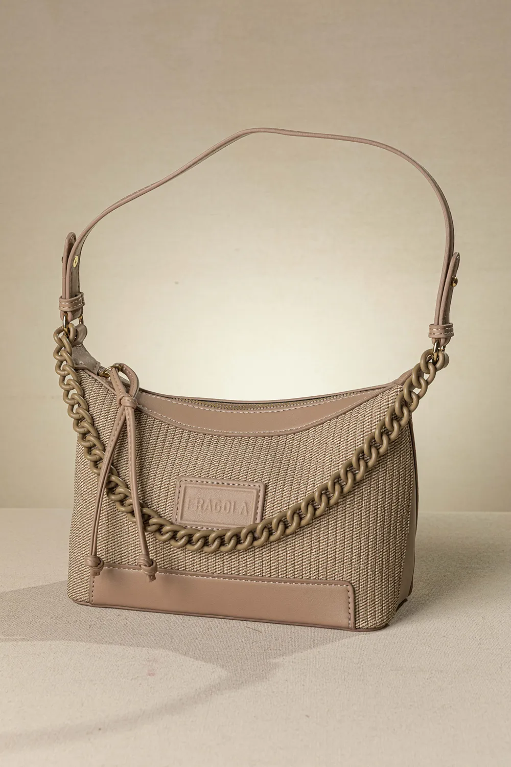 Τσαντάκι ώμου με βαμμένη αλυσίδα