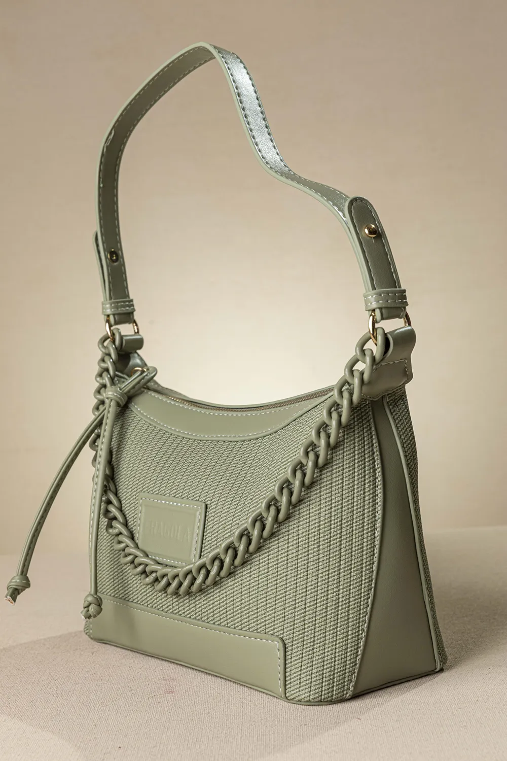 Τσαντάκι ώμου με βαμμένη αλυσίδα