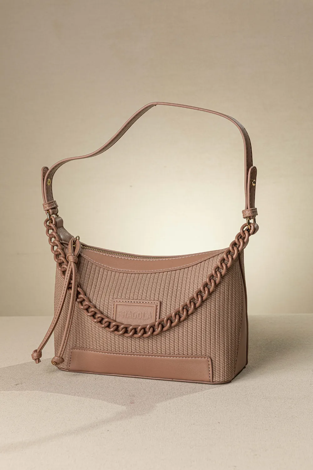 Τσαντάκι ώμου με βαμμένη αλυσίδα