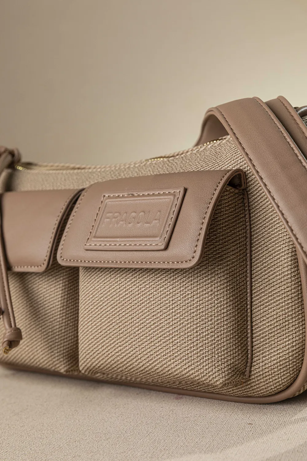 Τσαντάκι ώμου και χιαστί με εξωτερικές τσέπες