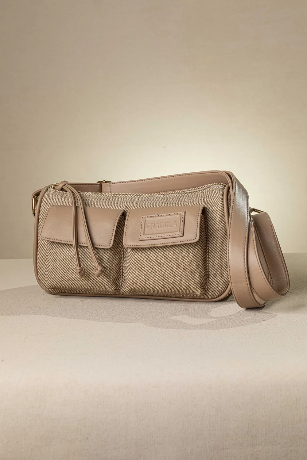 Τσαντάκι ώμου και χιαστί με εξωτερικές τσέπες