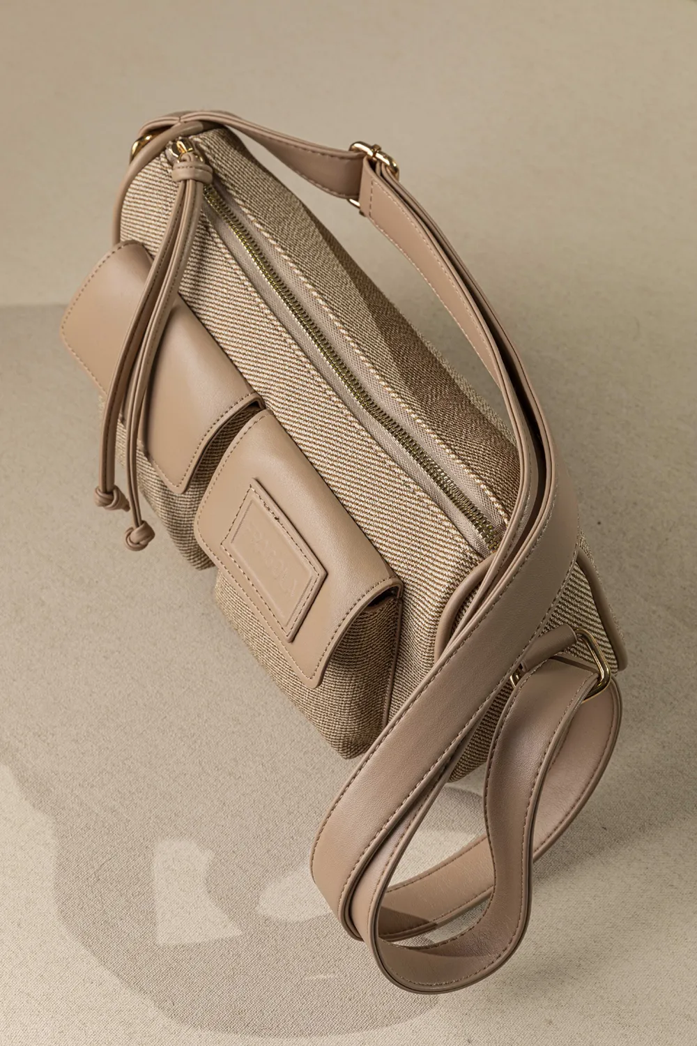 Τσαντάκι ώμου και χιαστί με εξωτερικές τσέπες