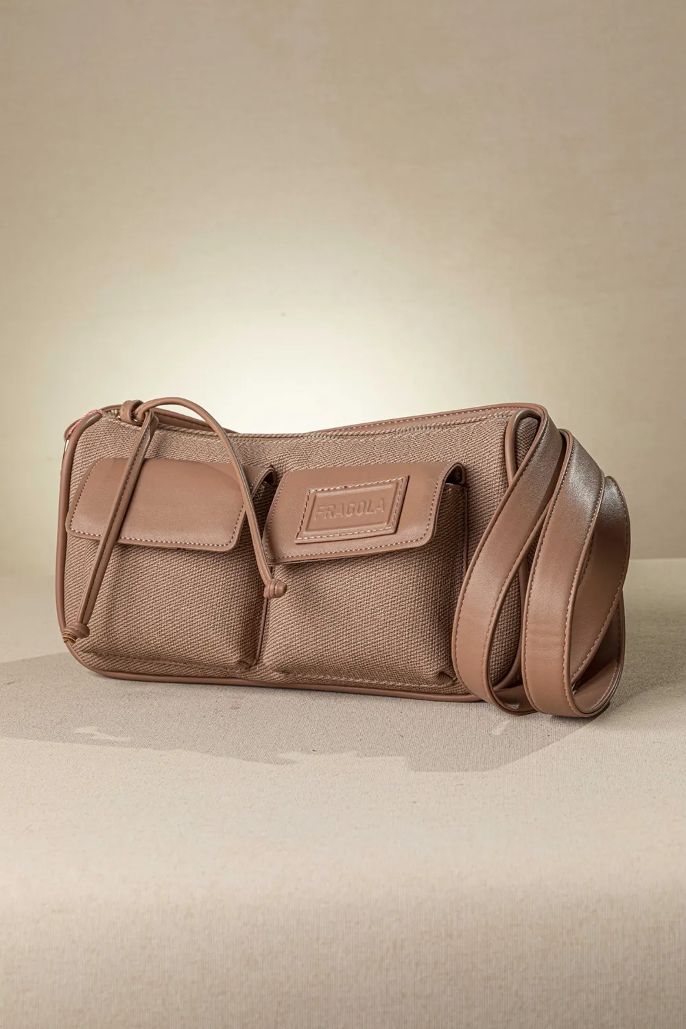 Τσαντάκι ώμου και χιαστί με εξωτερικές τσέπες