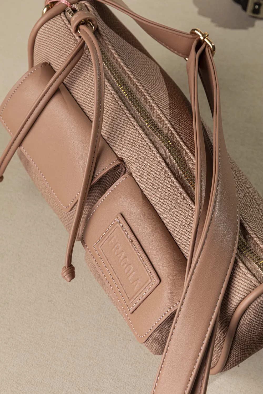 Τσαντάκι ώμου και χιαστί με εξωτερικές τσέπες