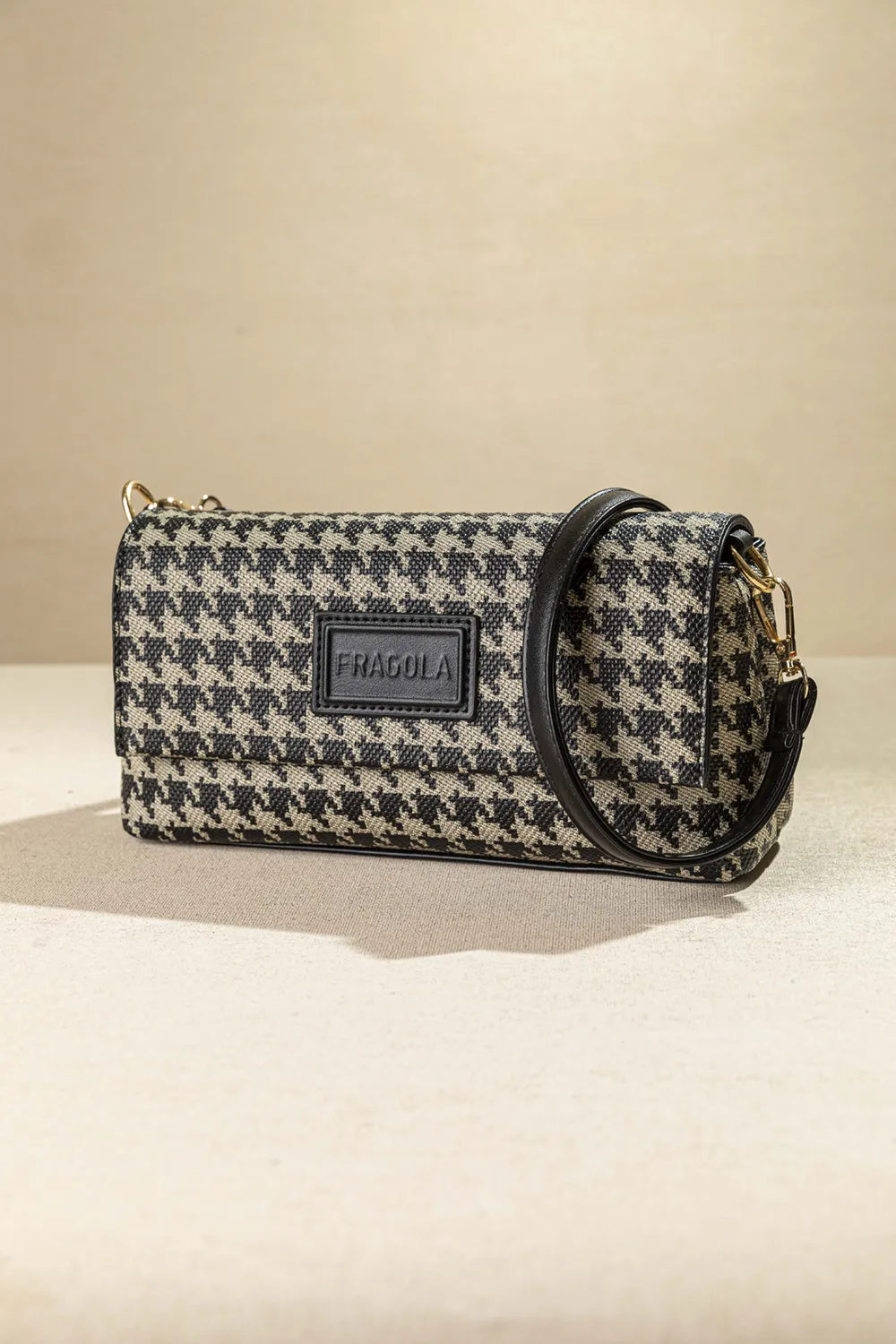 Τσαντάκι ώμου και χιαστί με καπάκι