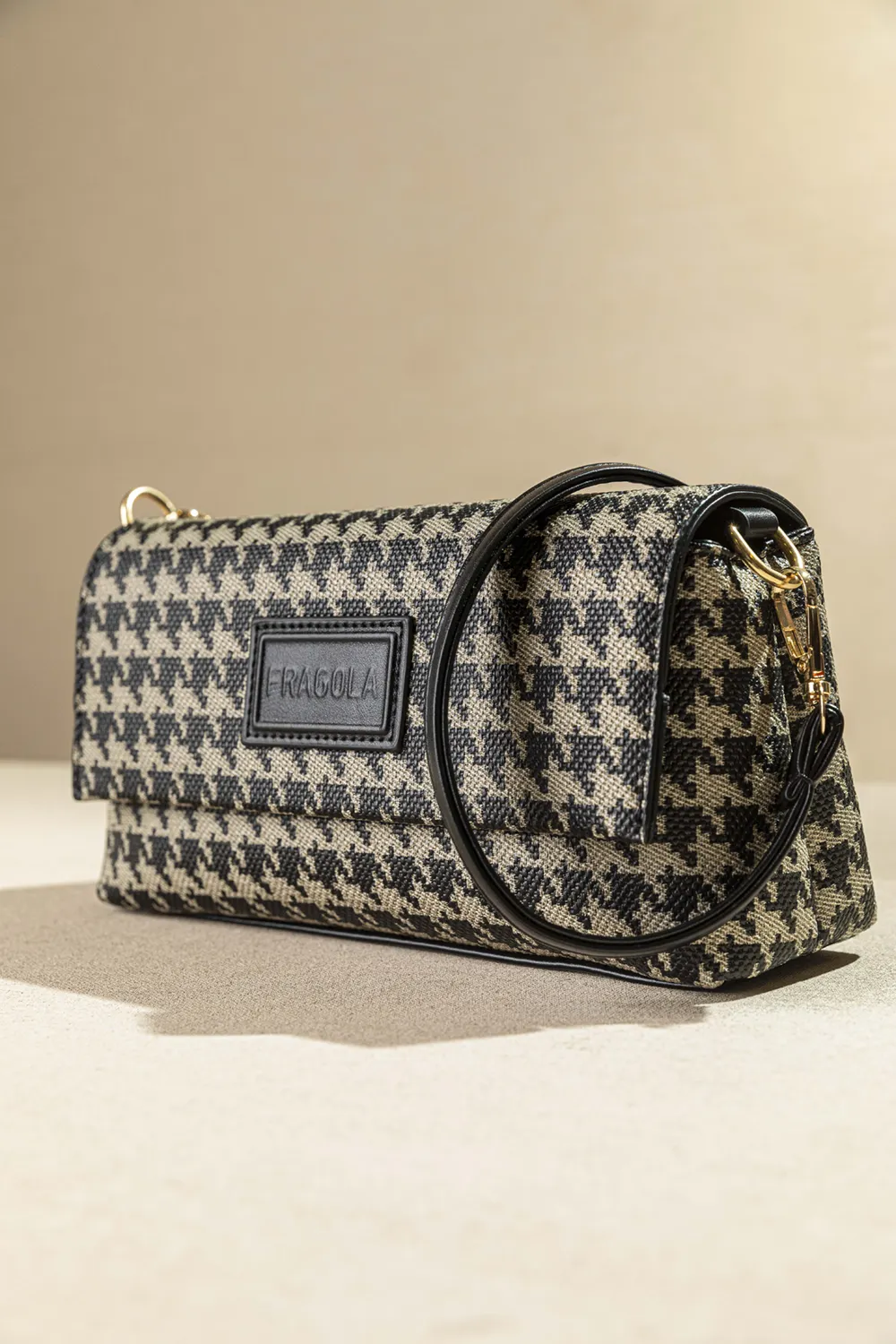 Τσαντάκι ώμου και χιαστί με καπάκι