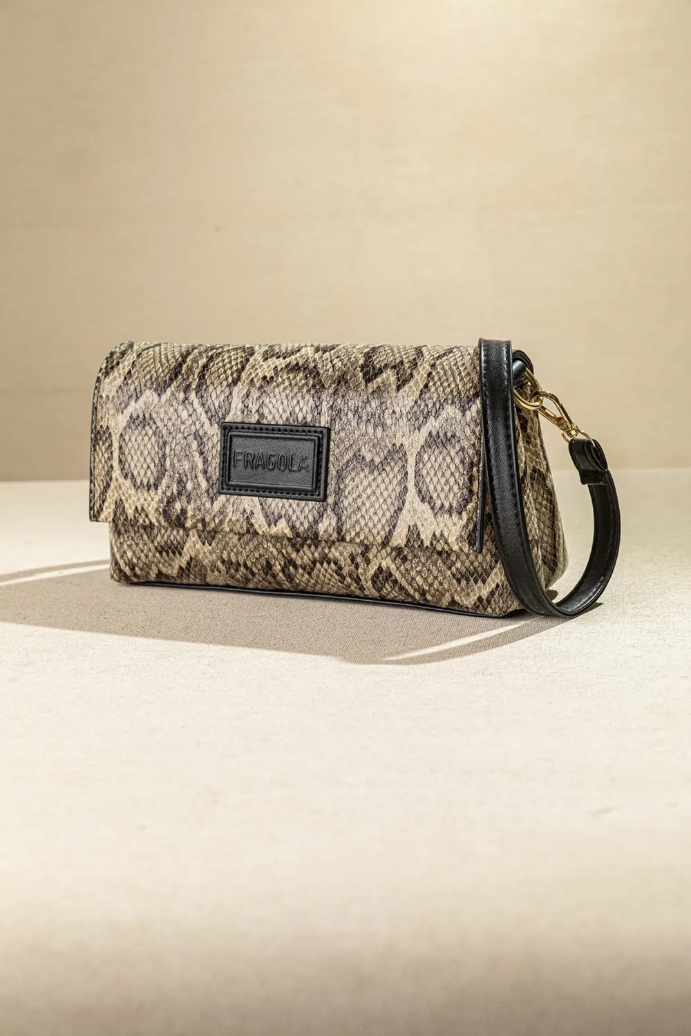 Τσαντάκι ώμου και χιαστί με καπάκι