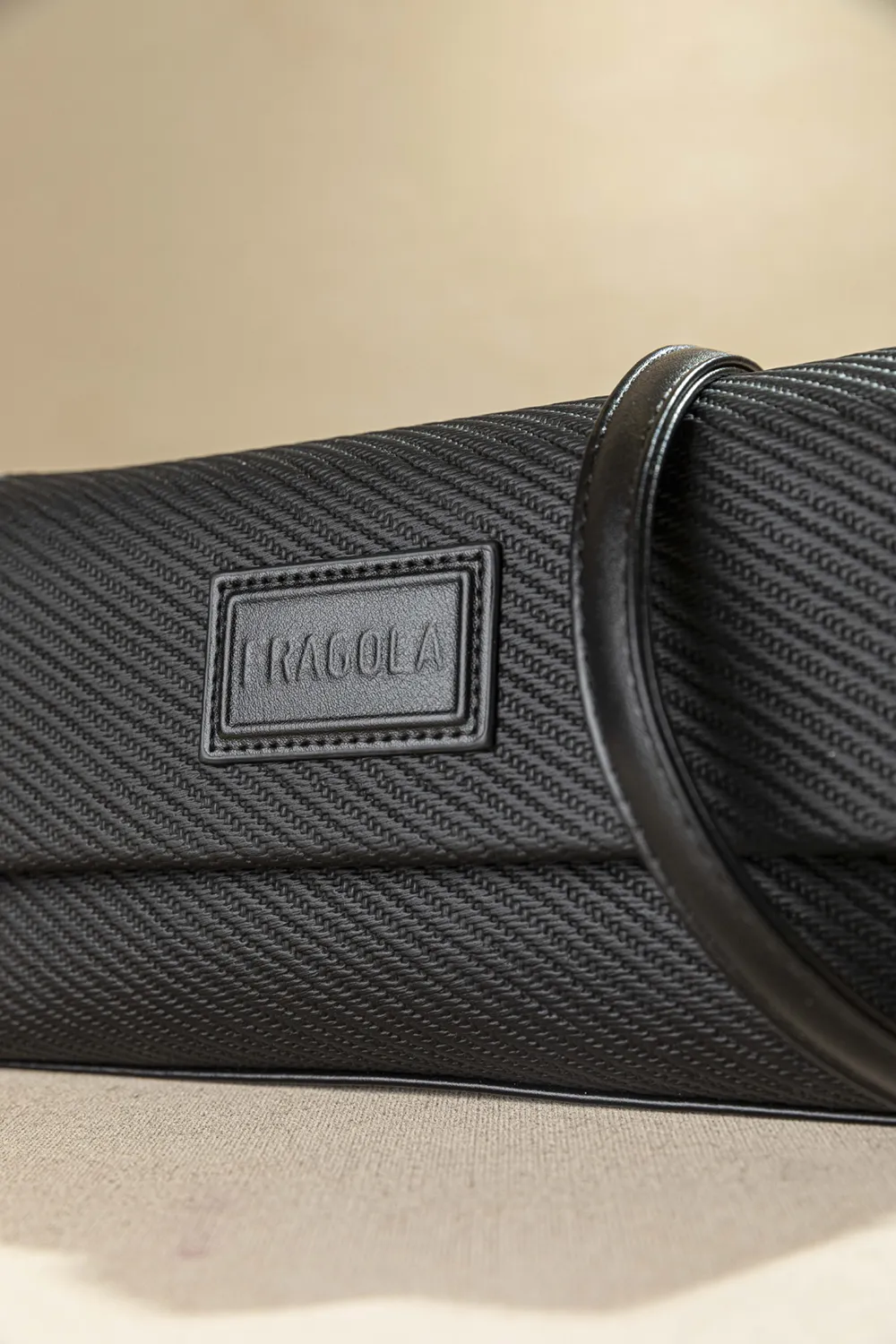 Τσαντάκι ώμου και χιαστί με καπάκι