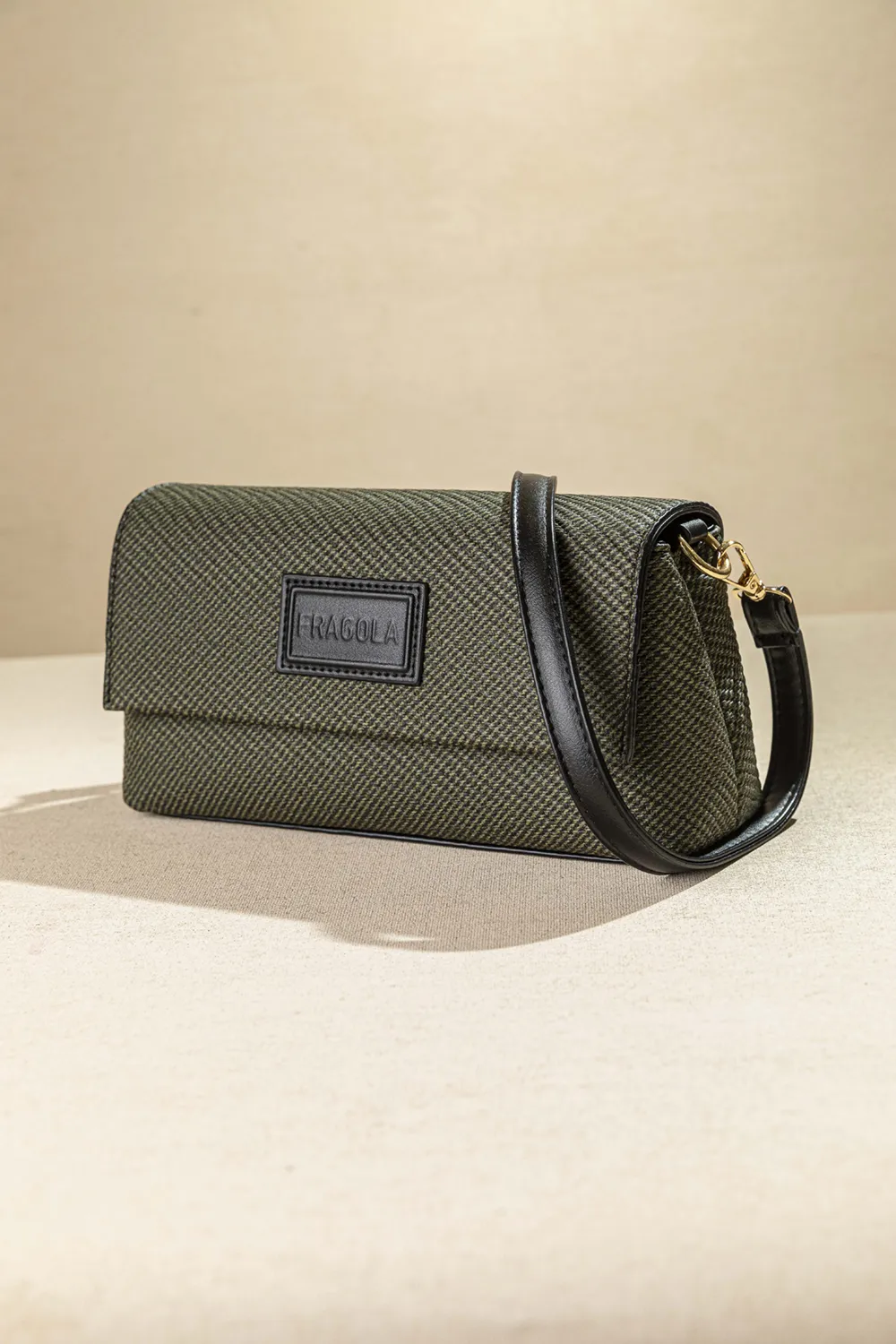 Τσαντάκι ώμου και χιαστί με καπάκι