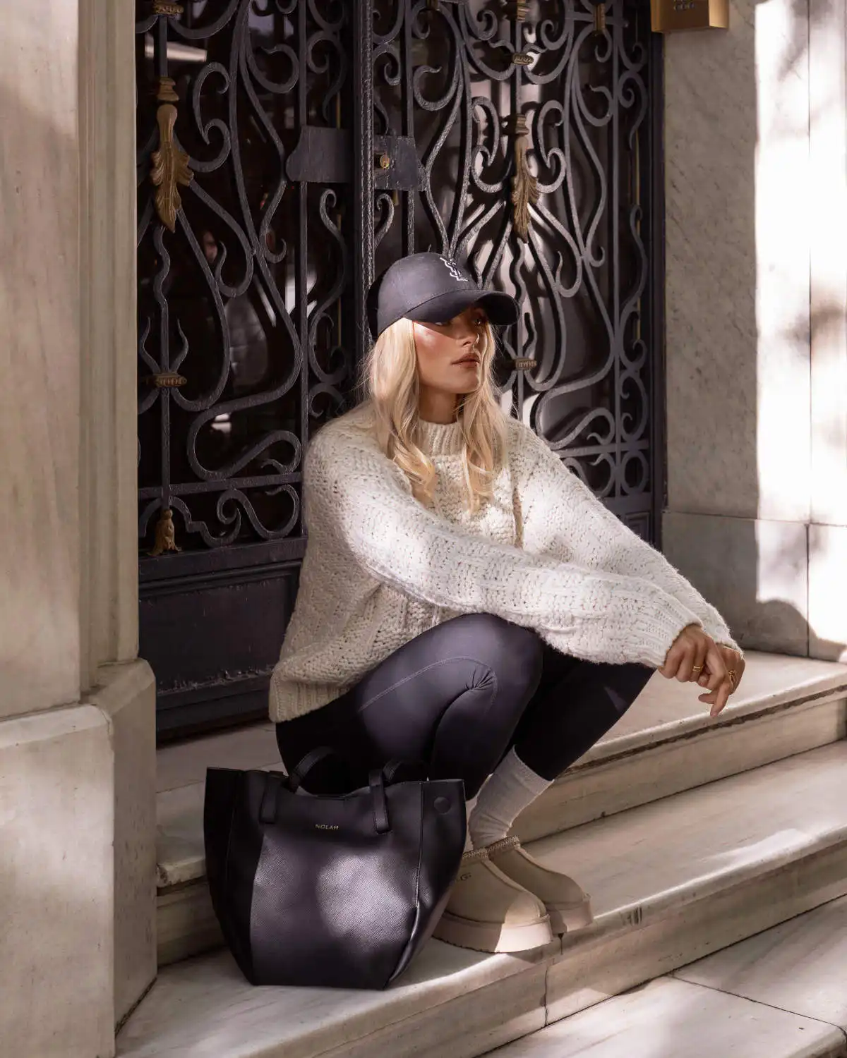 Bree Black Light Gold