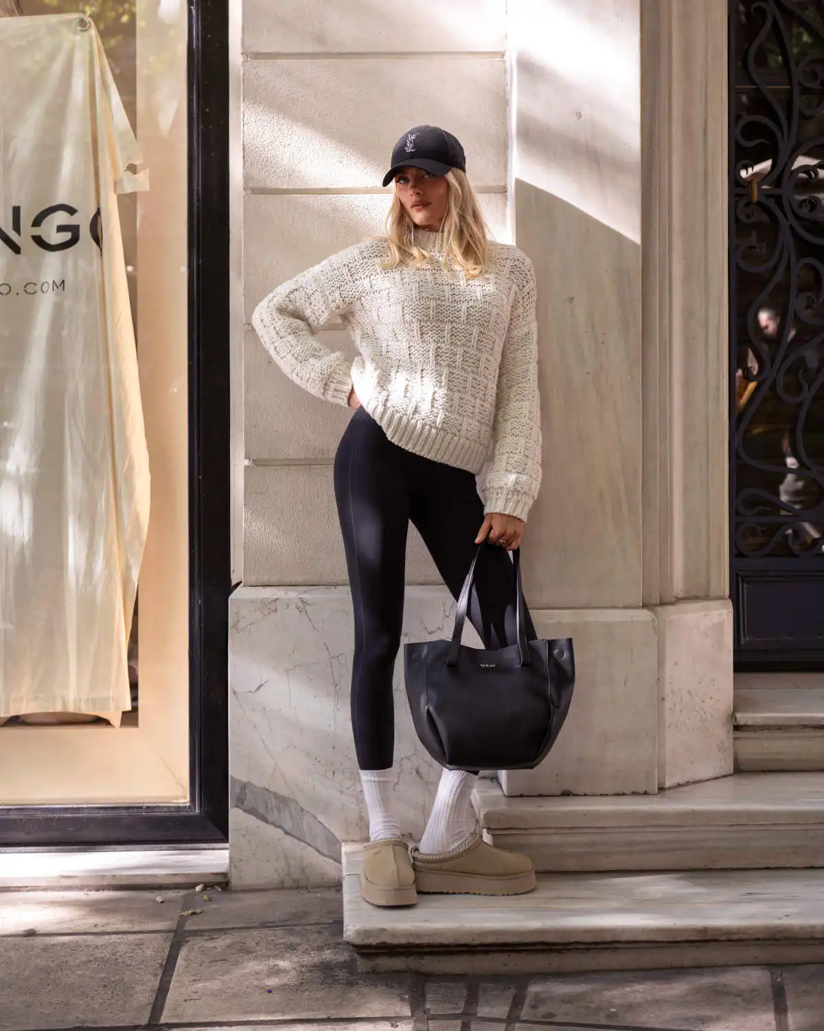 Bree Black Light Gold