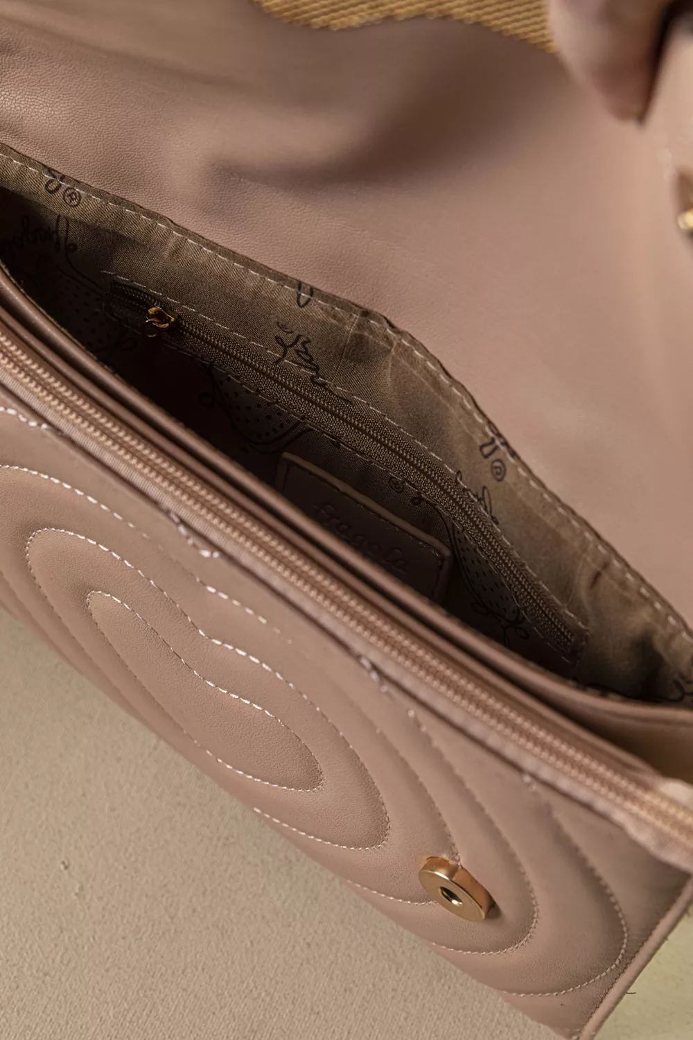 Νεανικός γυναικείος φάκελος