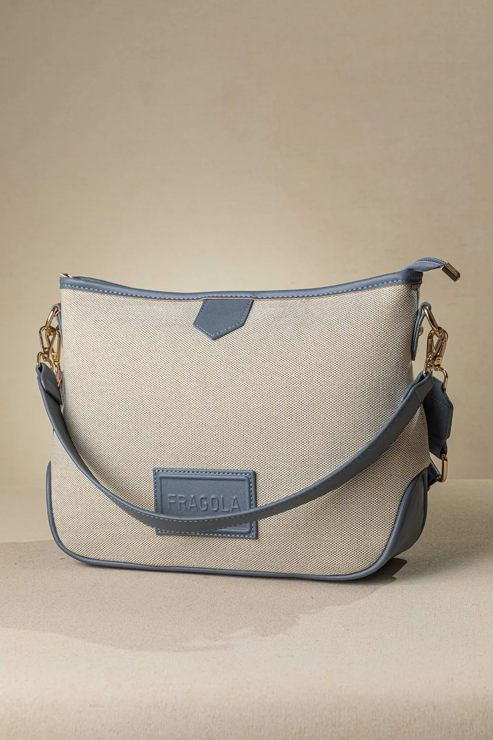 Τσάντα ώμου από καραβόπανο με ιμάντα