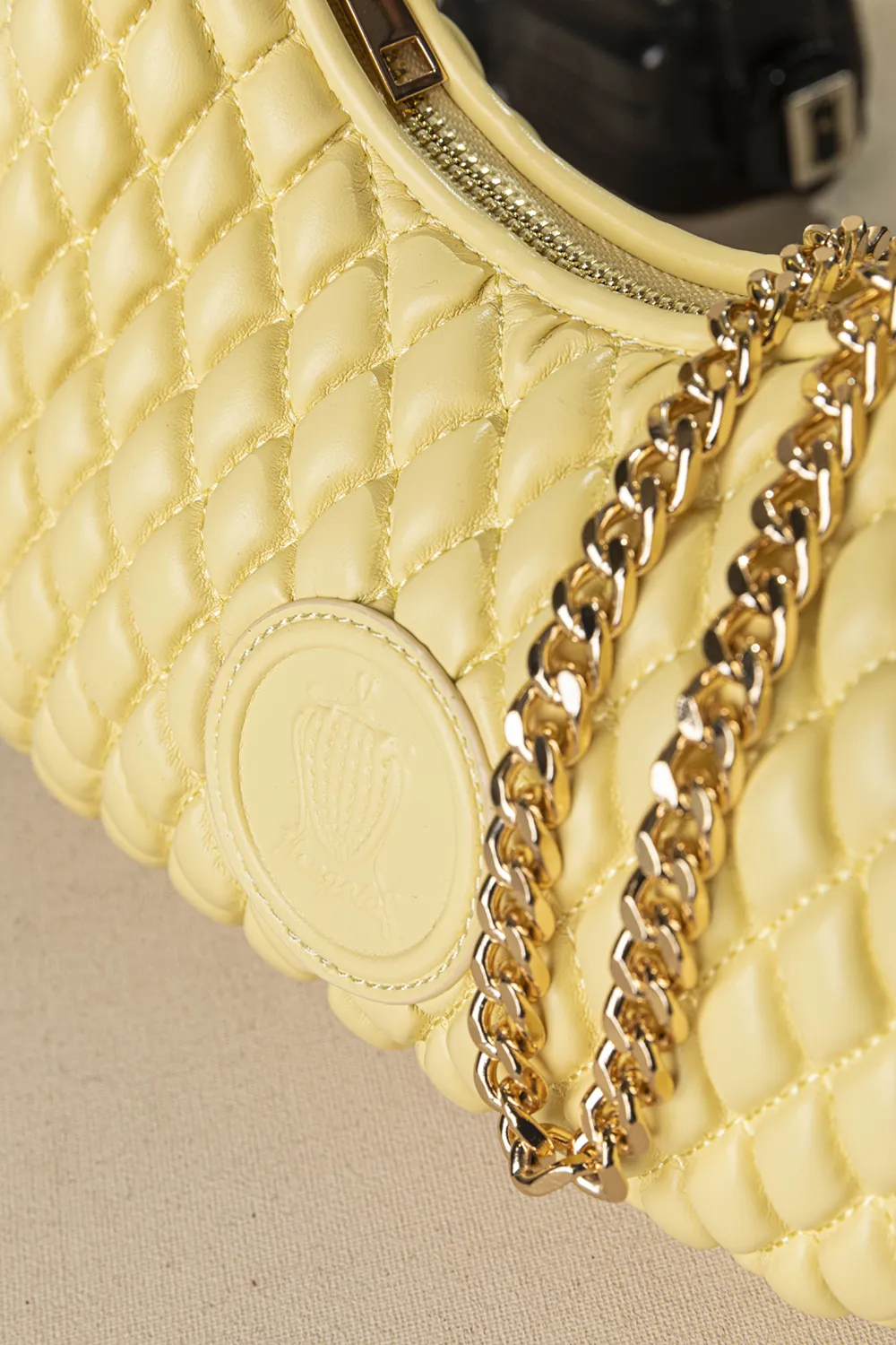 Οβάλ τσάντα χειρός και ώμου με αφαιρούμενη αλυσίδα