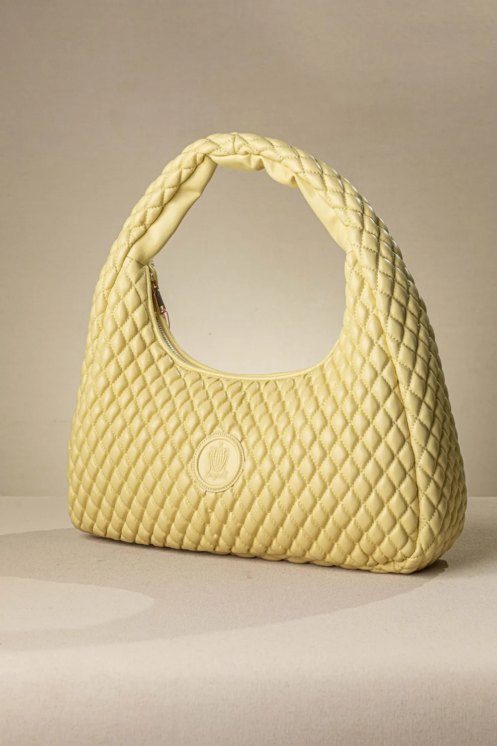 Οβάλ τσάντα ώμου μεγάλη για όλες τις ώρες