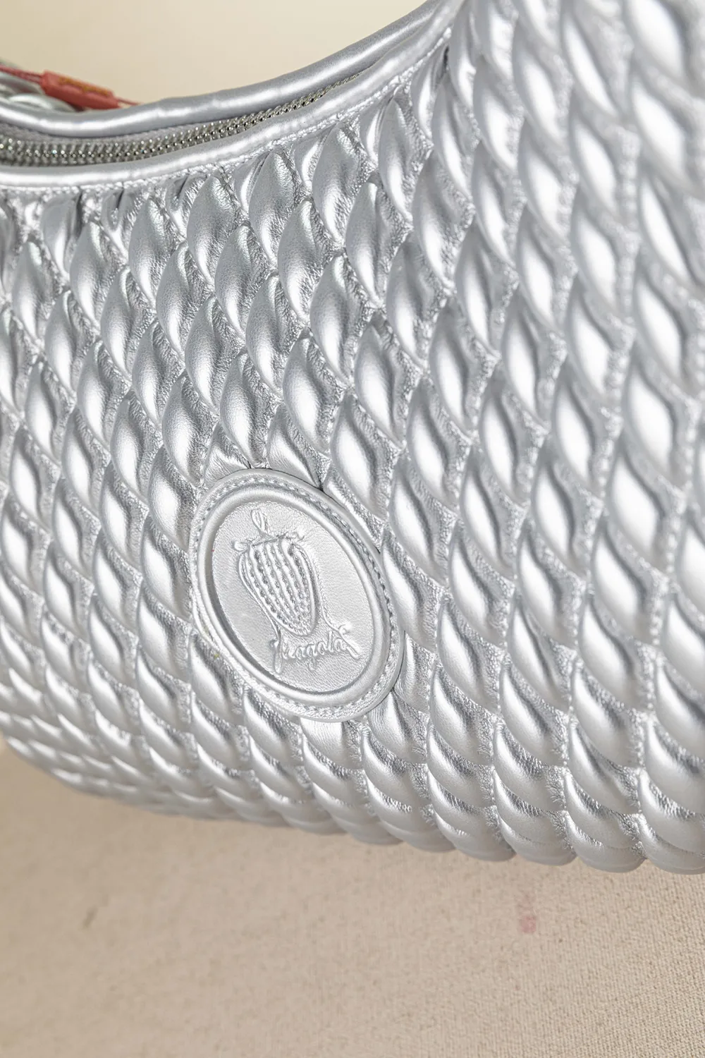 Οβάλ τσάντα ώμου μεγάλη για όλες τις ώρες