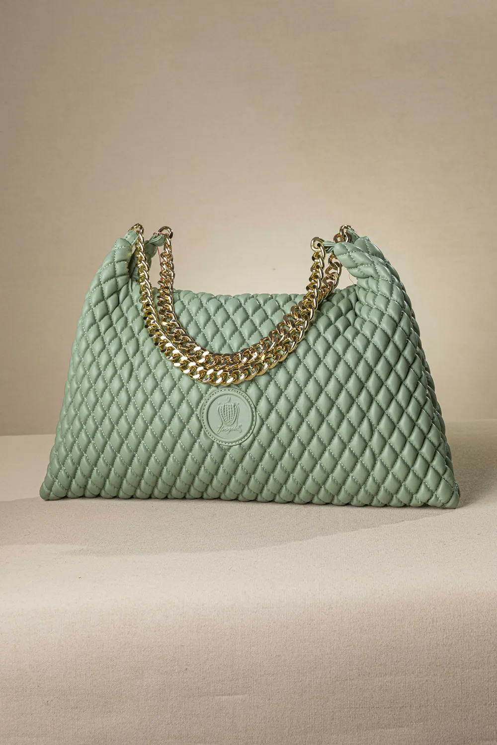 Μακρόστενη μεσαία τσάντα με διπλή αλυσίδα