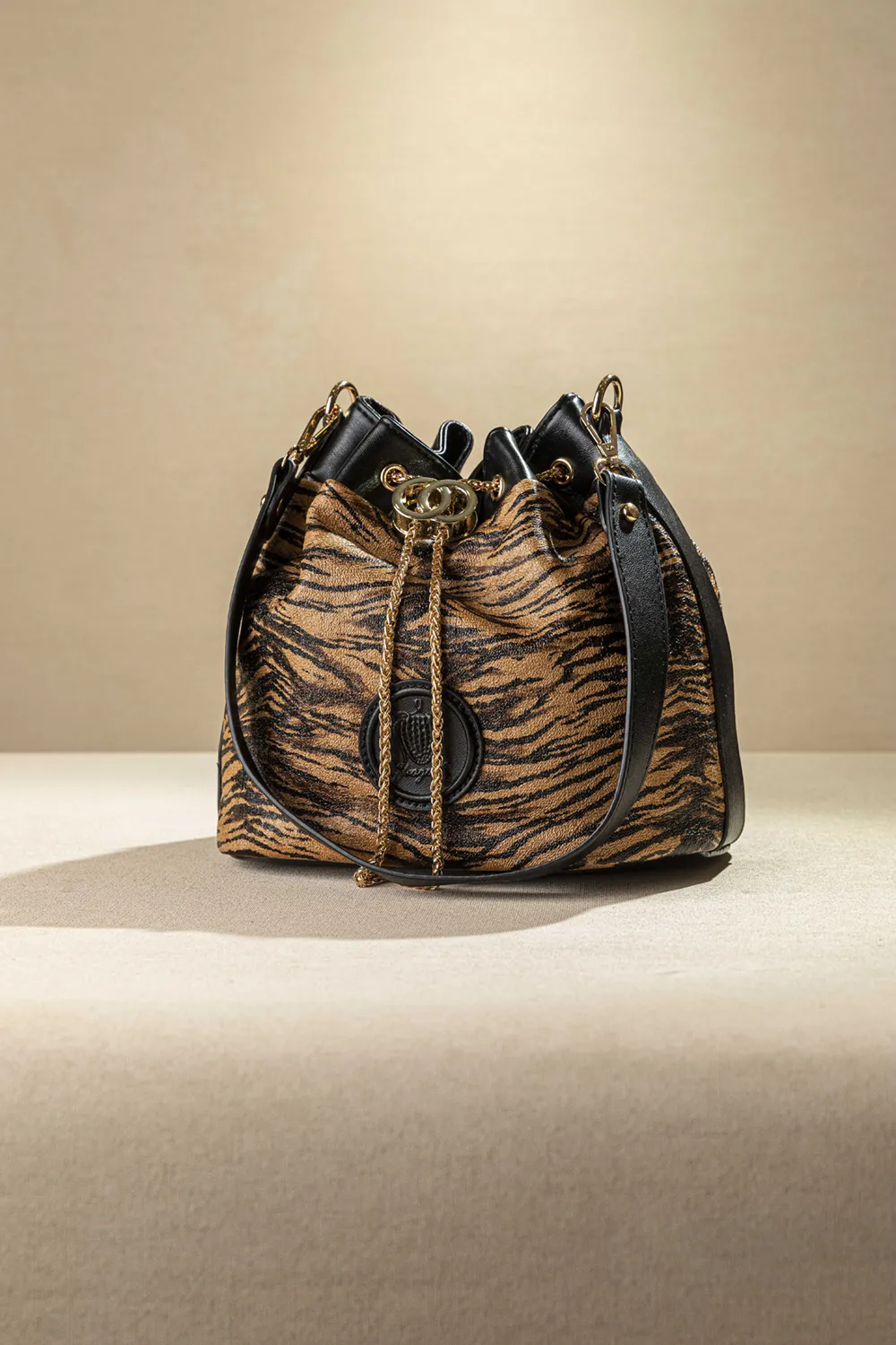 Πουγκάκι με μεταλλικό κλείσιμο και αλυσίδα