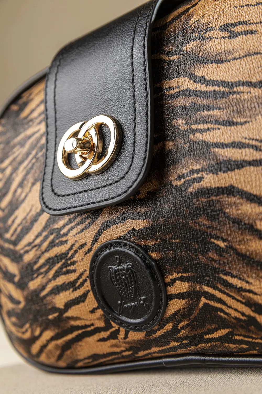 Τρίχωρη τσάντα χιαστί και ώμου