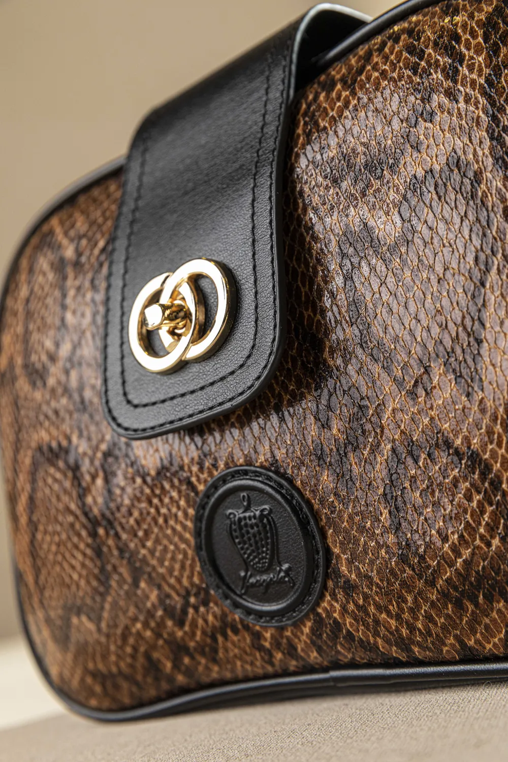 Τρίχωρη τσάντα χιαστί και ώμου