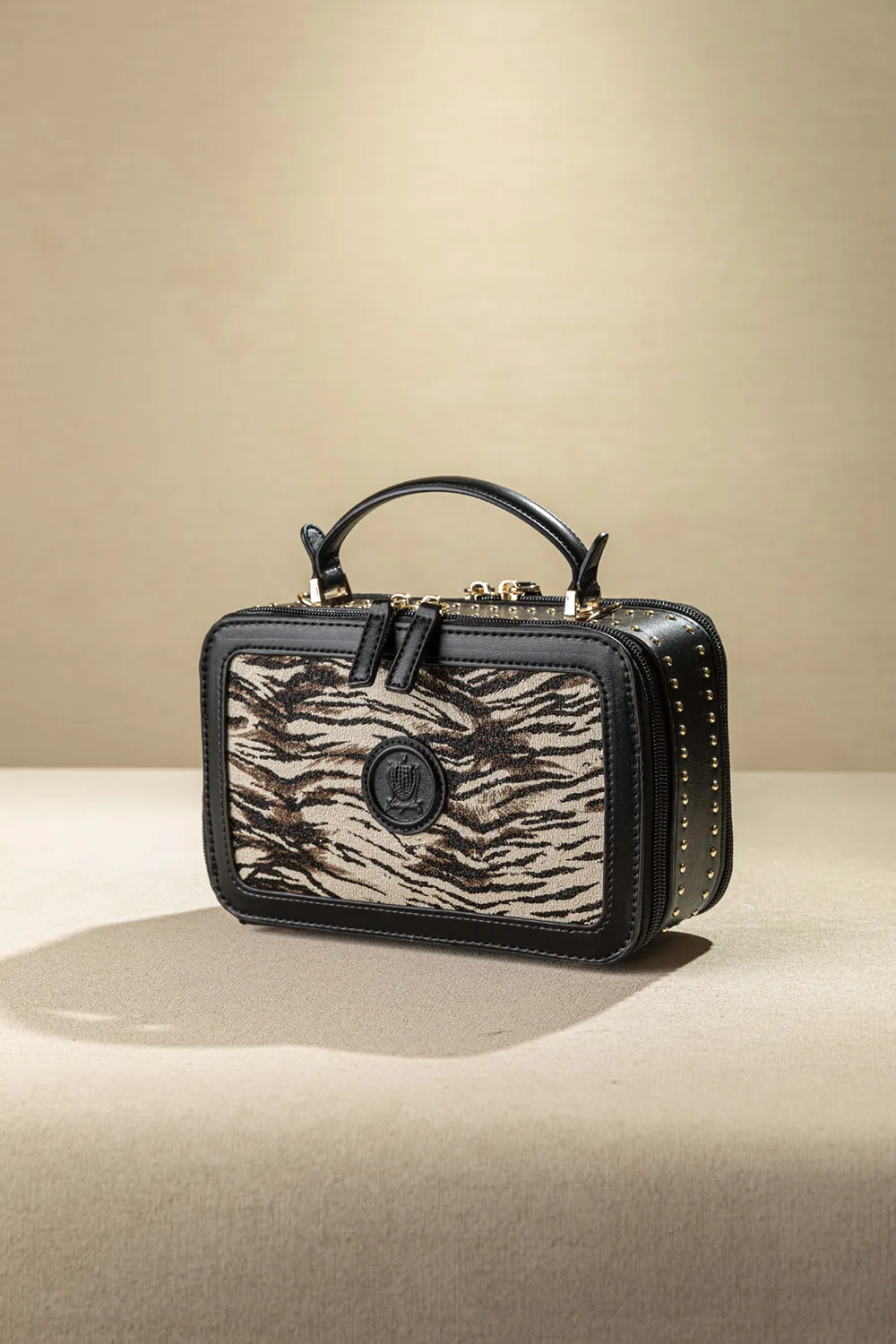 Κομψό, πολυτελές τσαντάκι με vintage αισθητική