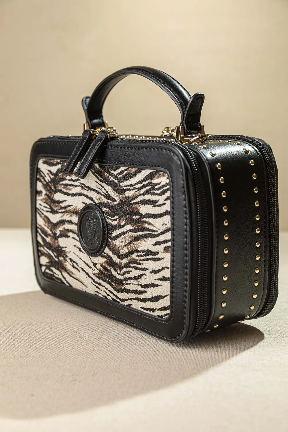 Κομψό, πολυτελές τσαντάκι με vintage αισθητική