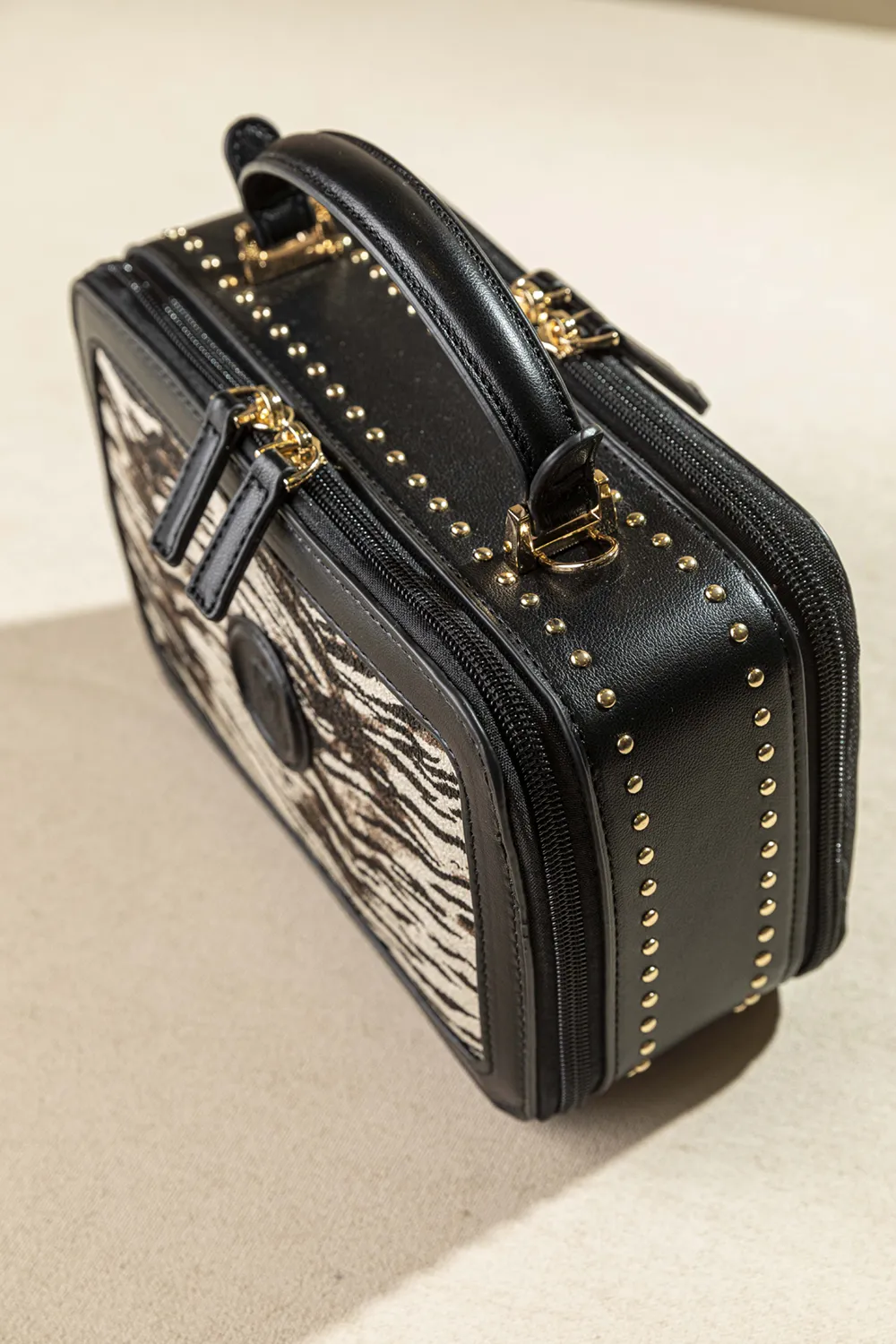 Κομψό, πολυτελές τσαντάκι με vintage αισθητική