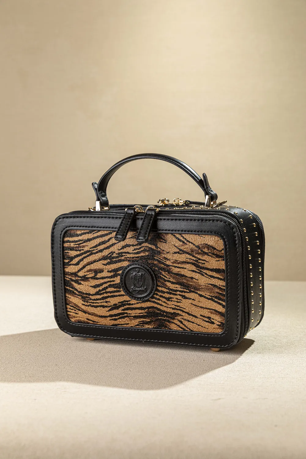 Κομψό, πολυτελές τσαντάκι με vintage αισθητική