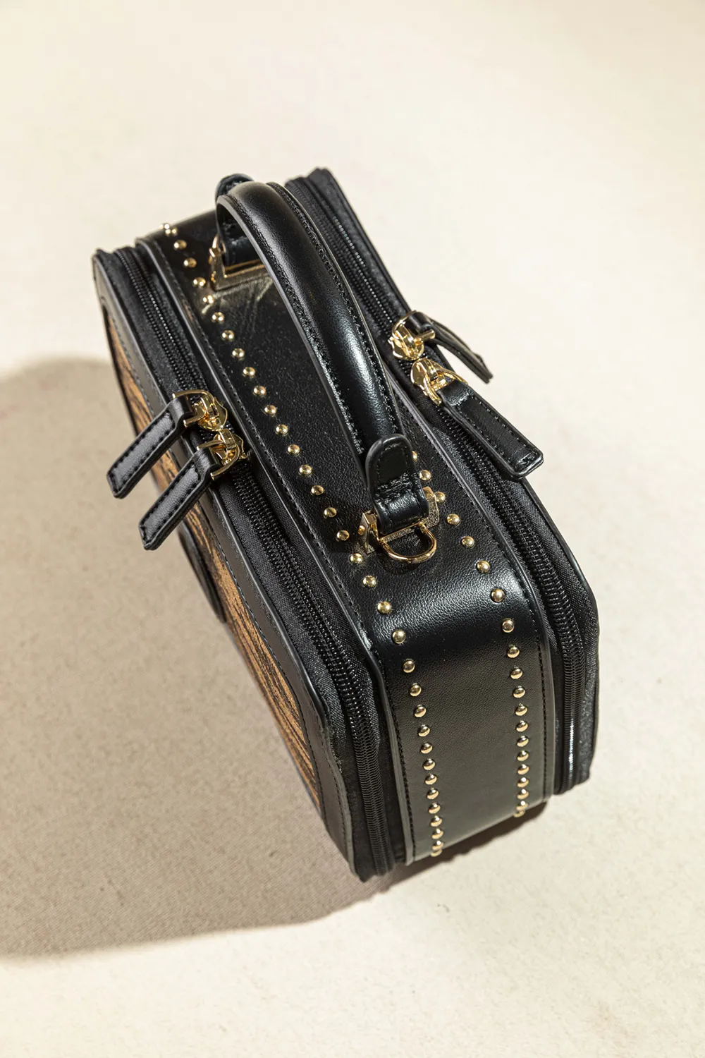 Κομψό, πολυτελές τσαντάκι με vintage αισθητική